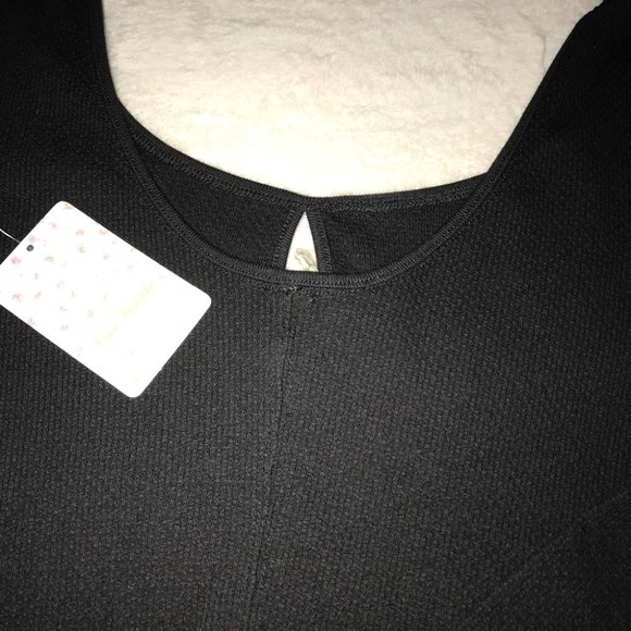 BNWT Free People scoop neck w/ cool sleeves - Picture 3 of 8